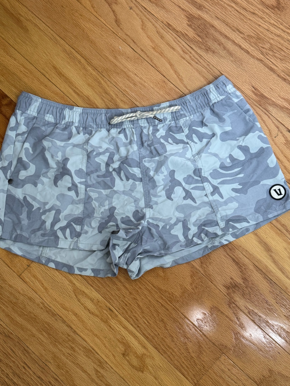 Vuori Clementine Lined Athletic Shorts Pale Grey Camo Size M
